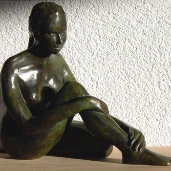 Sculpture titled "Songeuse" by Janine Le Cann, Original Artwork, Bronze