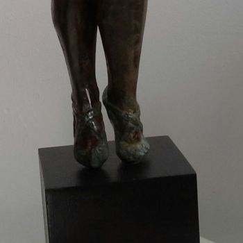 Sculpture intitulée "les chaussons de da…" par Janine Le Cann, Œuvre d'art originale, Bronze