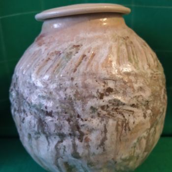 Escultura intitulada "陶瓶 A pot with lid" por Janny Hui, Obras de arte originais, Cerâmica