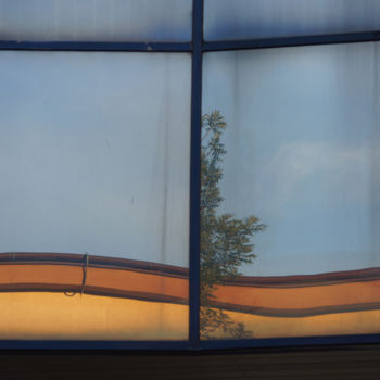 Photographie intitulée "fenêtre vorace" par Jarek Witkowski, Œuvre d'art originale