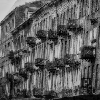 Photographie intitulée "balcons sur la viei…" par Jarek Witkowski, Œuvre d'art originale