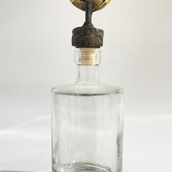 Sculptuur getiteld "Artistic Bottle Sto…" door Jaromir Gargulak, Origineel Kunstwerk, Bronzen
