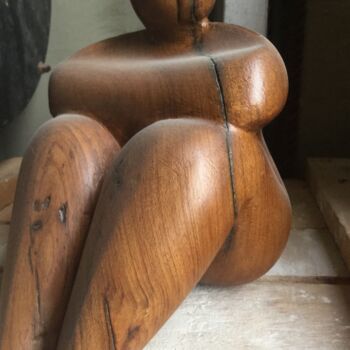 Скульптура под названием "Mujer" - Javier Martín, Подлинное произведение искусства, Дерево
