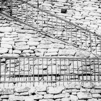 Fotografia intitolato "Escalier métallique" da Jean-Christophe Mandelli, Opera d'arte originale, fotografia a pellicola