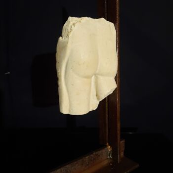 Скульптура под названием "Walking on the moon" - Jorge Couto, Подлинное произведение искусства, Камень