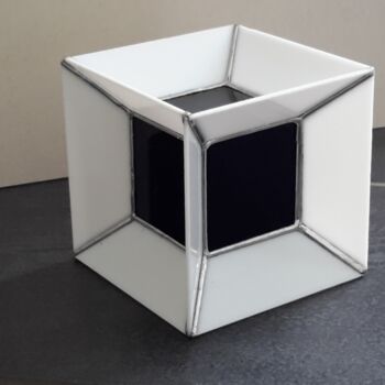 Design intitulée "hypercube" par Jean-Claude Tacnet (Vitrail Tiffany 0677365401), Œuvre d'art originale