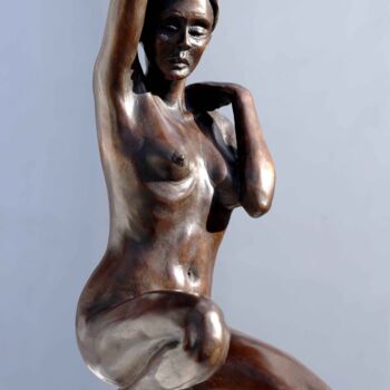 Sculpture titled "APHRODITE ACCROUPIE" by Jean Louis Tornassat, Original Artwork, Bronze