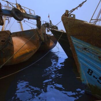 Fotografia intitolato "agadir trawler 1" da Jean-Luc Bohin, Opera d'arte originale