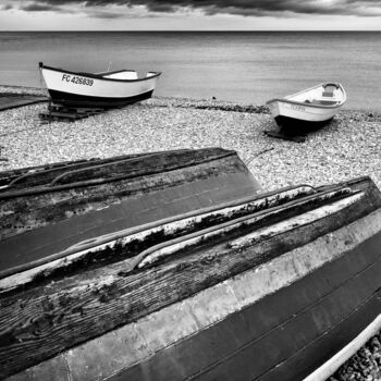 Photographie intitulée "" Barques à l'endro…" par Jean-Marc Cédile, Œuvre d'art originale, Photographie argentique