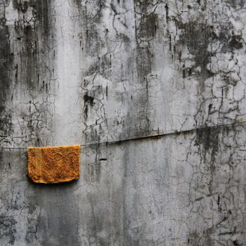 Photographie intitulée "Serviette jaune, Ha…" par Jean-Marie Virat, Œuvre d'art originale, Photographie numérique