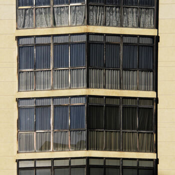 Photographie intitulée "Une façade à Barcel…" par Jean-Marie Virat, Œuvre d'art originale, Photographie numérique