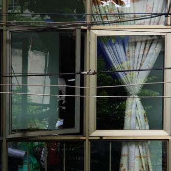 Photographie intitulée "Fenêtre, Hanoï" par Jean-Marie Virat, Œuvre d'art originale, Photographie numérique