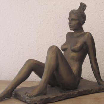 Sculpture titled "NU assis à la plage" by Jean-Paul Magne, Original Artwork, Terra cotta