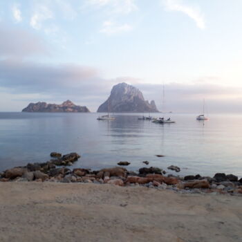 Photographie intitulée "Le rocher à Ibiza" par Jean-Pierre Duquaire, Œuvre d'art originale, Photographie numérique