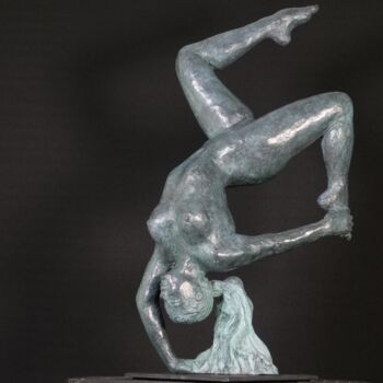 Sculpture titled "L'acrobate n°1" by Jean Pierre Picheny, Original Artwork, Bronze