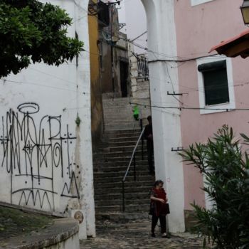 Photographie intitulée "Alfama-lisboa.jpg" par Jean-Pierre Simard, Œuvre d'art originale, Photographie numérique