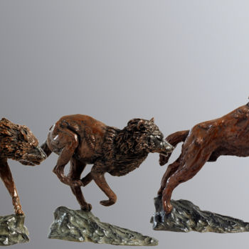 Escultura intitulada "trois loups en chas…" por Vassil, Obras de arte originais, Metais