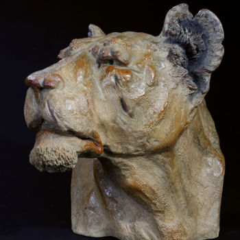 Escultura titulada "la vieille lionne" por Vassil, Obra de arte original, Metales