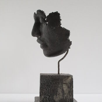 Sculpture titled "tête noire - fragme…" by Jean-Yves Verne, Original Artwork, Cement