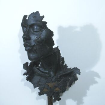 Sculpture titled "le bisou" by Jean-Yves Verne, Original Artwork, Cement Mounted on Metal