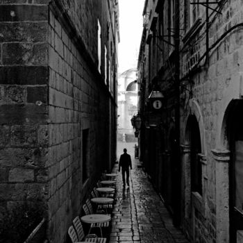 Photography titled "Seul dans la Ruelle…" by Jean-Marc Renaudie, Original Artwork