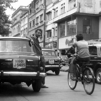 Photography titled "071un-taxi-a-bombay" by Jean-Marc Renaudie, Original Artwork