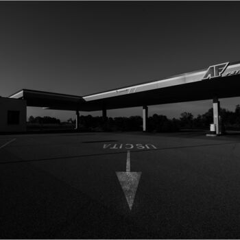 Photography titled "Stations services n…" by Jean Turco, Original Artwork, Digital Photography