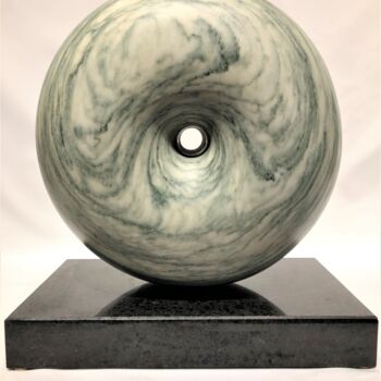 Skulptur mit dem Titel "Spinning" von Jeff Rosenfeld, Original-Kunstwerk, Stein