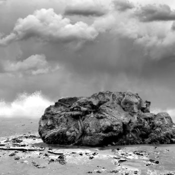 Photographie intitulée "Le rocher des oubli…" par Jérôme Cambra, Œuvre d'art originale
