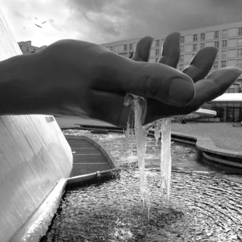 Фотография под названием "La fontaine gelée" - Jérôme Cambra, Подлинное произведение искусства, Цифровая фотография