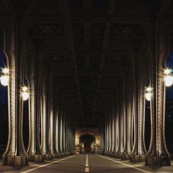 Fotografia zatytułowany „Bir Hakeim bridge” autorstwa Jérôme Correia, Oryginalna praca, Fotografia cyfrowa Zamontowany na Al…