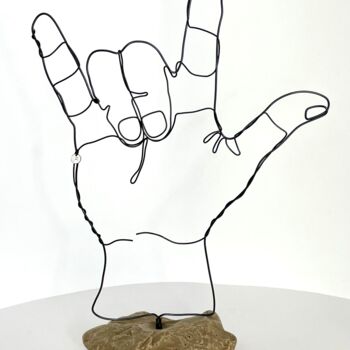 Sculpture titled "Love Symbol sur Pie…" by Jipedan, Original Artwork, Wire