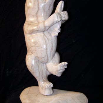 Sculpture intitulée "Dancing Bear---Alab…" par Jo Moore, Œuvre d'art originale, Pierre