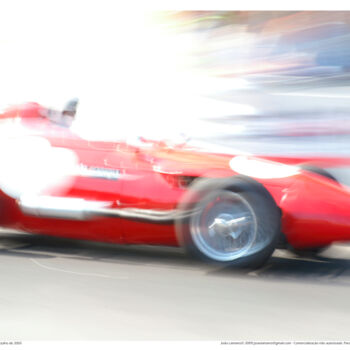 Photographie intitulée "Red Car" par Joao Lamares, Œuvre d'art originale, Photographie numérique