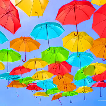 Фотография под названием "Flying Umbrellas IV" - Jochen Cerny, Подлинное произведение искусства, Цифровая фотография Установ…