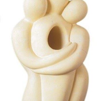 Escultura intitulada "Filial Love" por Joe Xuereb, Obras de arte originais, Pedra
