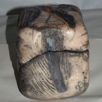 Sculpture titled "boite raku "cube"" by Joëlle Thanel, Original Artwork, Ceramics