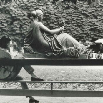 Photographie intitulée "Statue, Paris" par Jon Phillipson Brown, Œuvre d'art originale, Photographie argentique