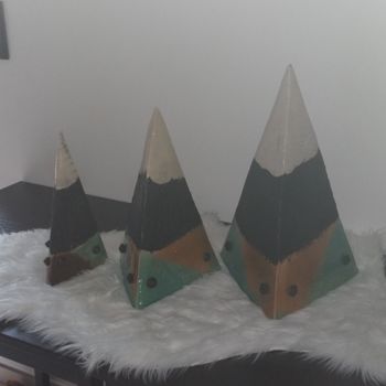 Skulptur mit dem Titel "pyramides céramique…" von Josi Rica, Original-Kunstwerk, Terra cotta