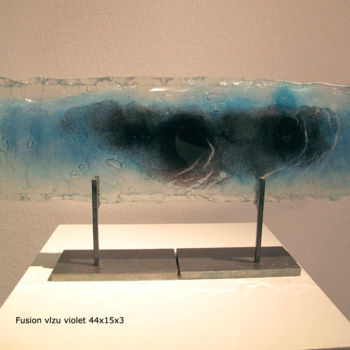 Scultura intitolato "fusion-bleu-violet-…" da Jean-Pierre Deguillemenot, Opera d'arte originale, Vetro