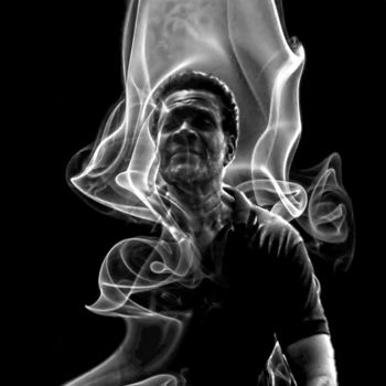 Fotografia intitolato "smoke" da Jose Americo Jsilvares, Opera d'arte originale, Fotografia manipolata