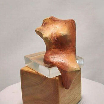 Sculpture titled "LA ESPERA" by Juan Rojas, Original Artwork, Clay