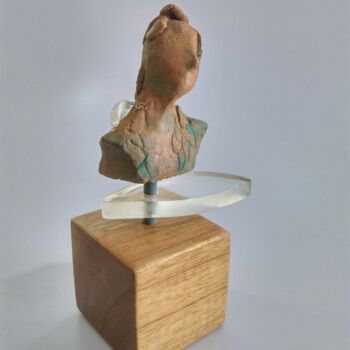 Escultura titulada "MUJER HOJA" por Juan Rojas, Obra de arte original, Arcilla