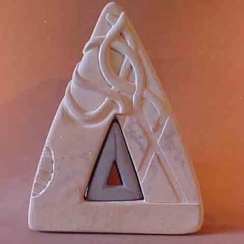 Sculpture titled "triangulo2w.jpg" by Juan Rojas, Original Artwork, Stone