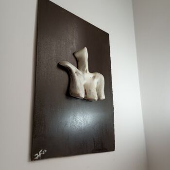 Sculpture titled "MARIPOSA" by Juanmi Figueira, Original Artwork, Wood Mounted on Metal