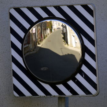 Fotografie mit dem Titel "Une rue à Thouarcé…" von Jürgen Briem, Original-Kunstwerk