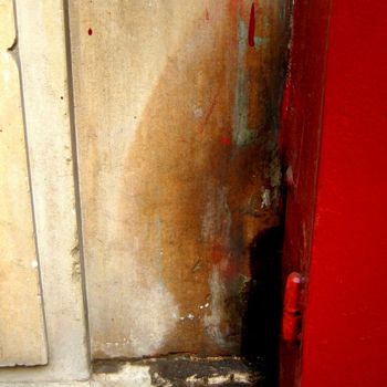 Photographie intitulée "La porte rouge" par Jürgen Briem, Œuvre d'art originale