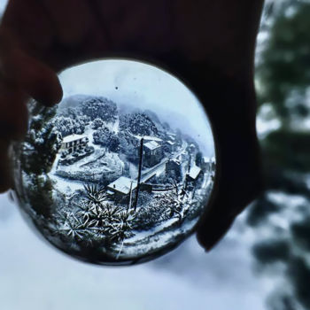 Photographie intitulée "Boule de neige" par Julie Beretti, Œuvre d'art originale, Photographie non manipulée