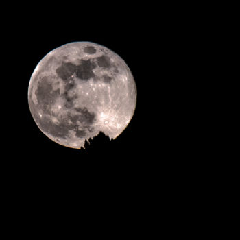 Fotografia zatytułowany „Super Lune des Fleu…” autorstwa Julie Beretti, Oryginalna praca, Fotografia cyfrowa