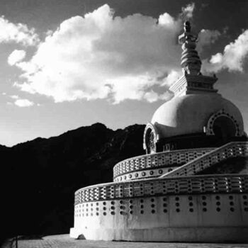 Photographie intitulée "Shanti Stupa 1 / 7" par Julien Horon, Œuvre d'art originale